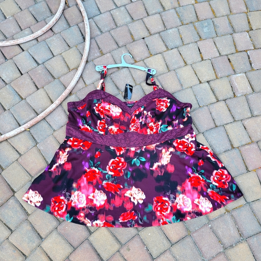 Torrid Scuba Knit & Lace Peplum Top V Neck Burgundy Purple Floral 4X/reg size 26